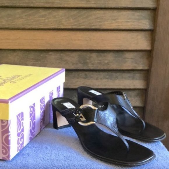 Brighton Shoes - Vintage Brighton Tawny Black Madras Sandal